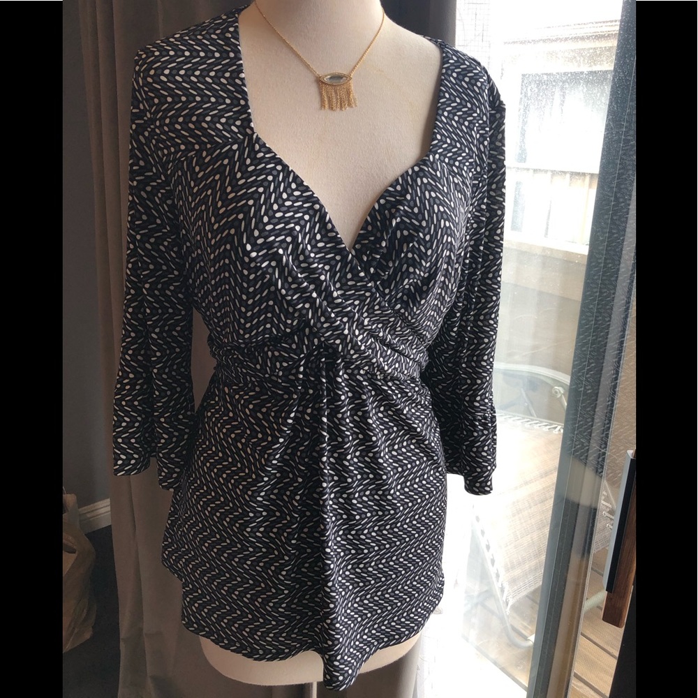 Mimi Maternity Geometric Sweetheart neckline L Top